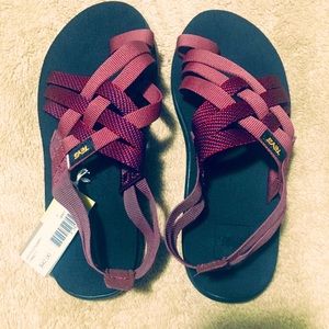 BRAND NEW TEVAS!!! size 6 women’s